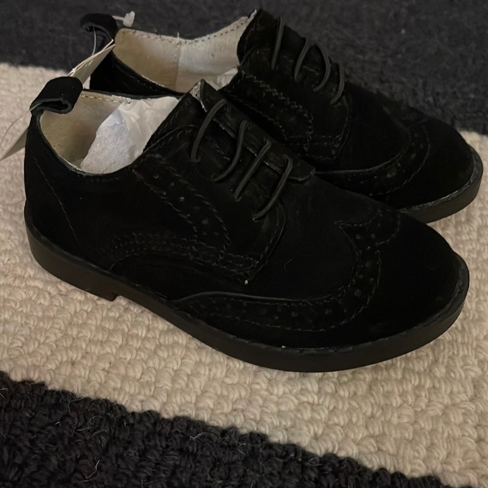 New never used boys Oxford no laces